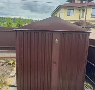 Хозблок для хозяйственных принадлежностей в шоколадном цвете в с. Юсупово, Раменский р-н, МО