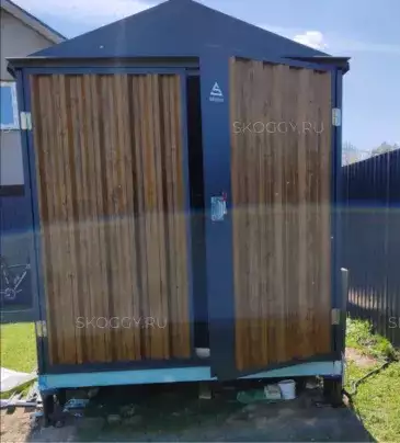 Контейнер для хранения в графитовом цвете и принтом на входной группе в пос. Троицкая гора, Ломоносовский р-н, Ленинградская область