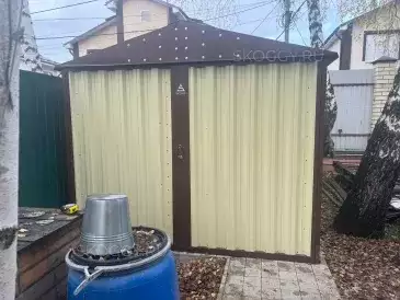 Хозблок для садового инвентаря и шин в комбинированной расцветке в дер. Фенино, г.о. Балашиха, МО